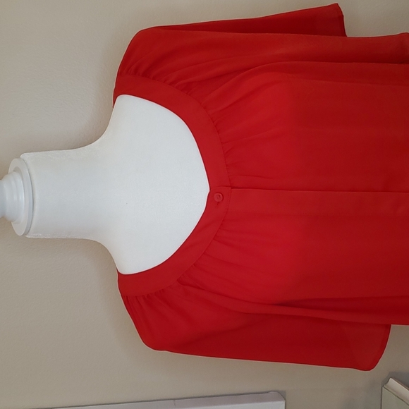 Ann Taylor ❤️NWT♥️ Bright Red Short Sleeve Flowing Blouse! ♥️♥️♥️ - Picture 2 of 13